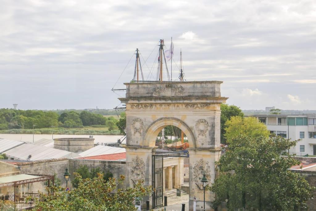 Cote Cour - Appartement En Plein Centre-Ville & Proche Des Thermes Рошфор Екстер'єр фото