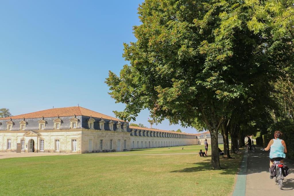 Cote Cour - Appartement En Plein Centre-Ville & Proche Des Thermes Рошфор Екстер'єр фото