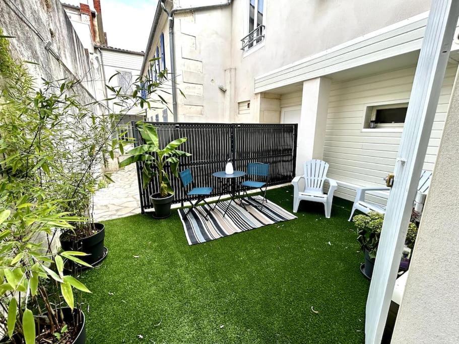 Cote Cour - Appartement En Plein Centre-Ville & Proche Des Thermes Рошфор Екстер'єр фото