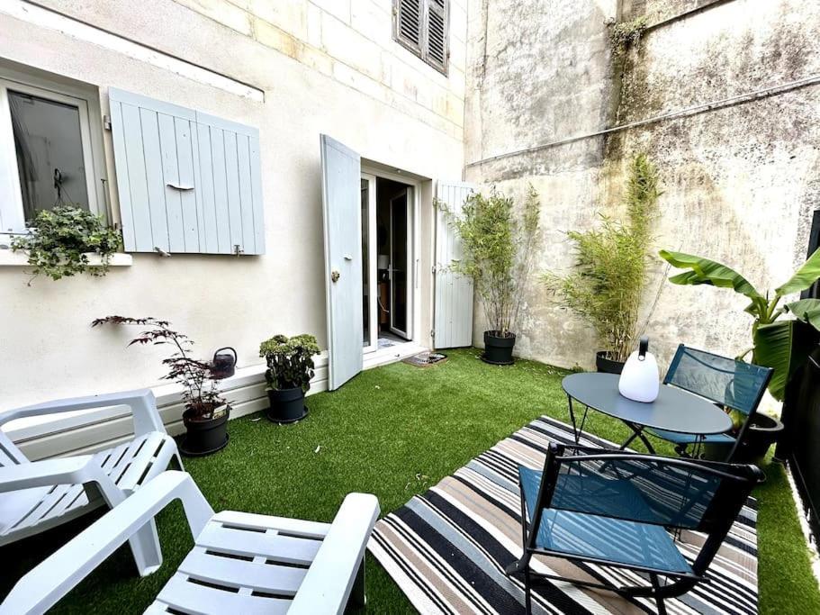 Cote Cour - Appartement En Plein Centre-Ville & Proche Des Thermes Рошфор Екстер'єр фото